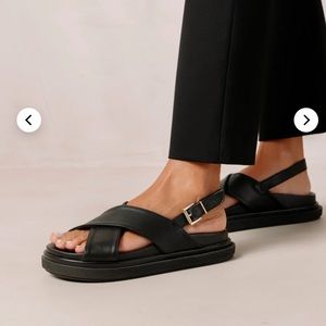 ALOHAS Marshmallow Total Black Sandals
